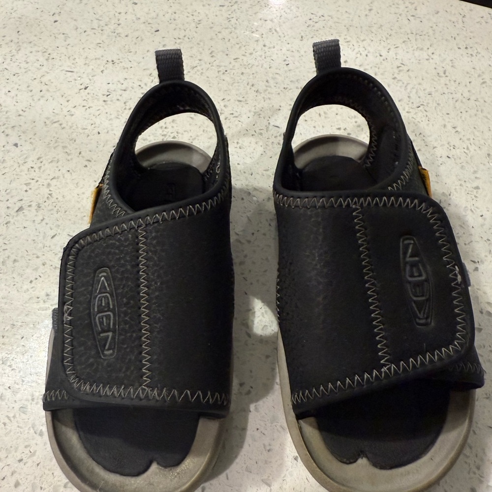 Keen Kids Sandals Size 7 | Black & Gray Outdoor Water Shoes
